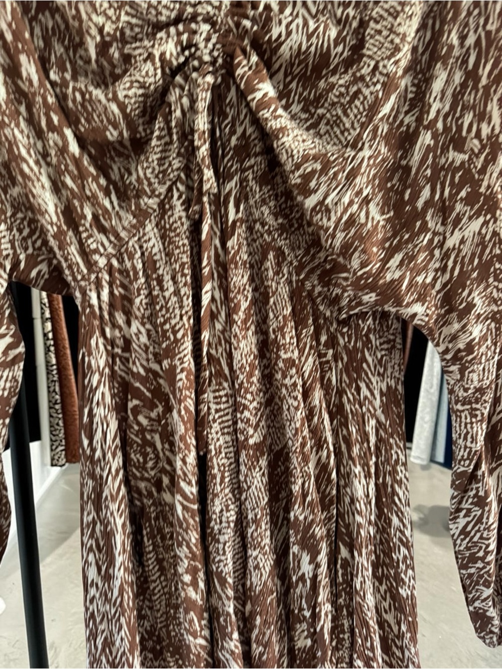 Romesa Women’s Brown Boho Mini Dress Ruched Tie Front Long Sleeve SZ M - Picture 5 of 9